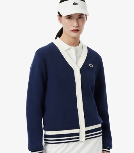 جارزة لاكوست مع زرار باللون الكحلي