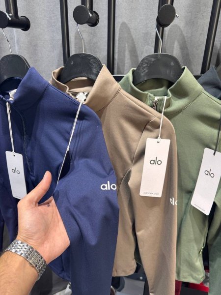 بلوزة alo yoga سبورت