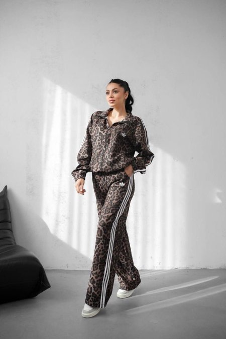 بدلة adidas تايجر