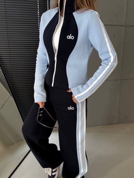 بدلة alo yoga بالازرق والاسود