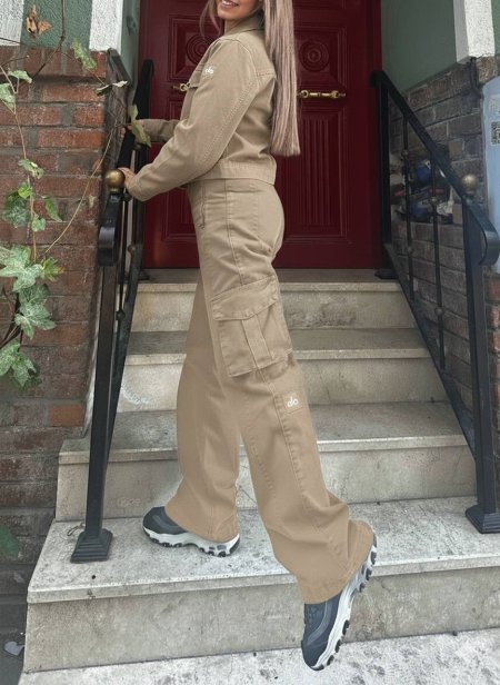 بدلة alo yoga جينس باللون البيج