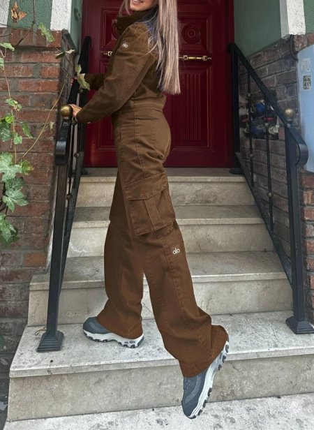 بدلة alo yoga جينس باللون البني