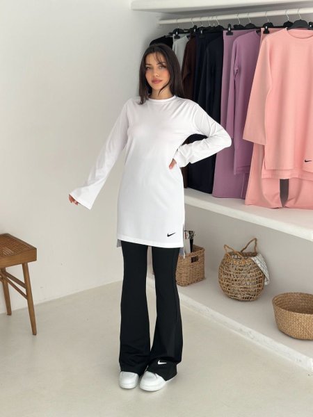 بدلة nike طويلة مع حجاب باللون الابيض